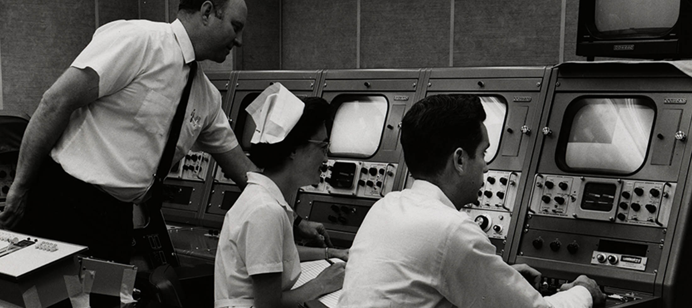 Rita Chow and physician colleagues at a computer